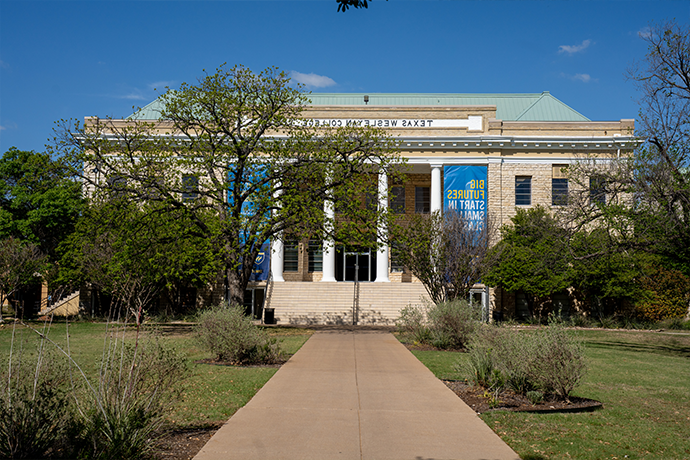 A sidewalk leading to the front of the Oneal-Sells Administration Building on the campus of Texas Wesleyan Univerasity
